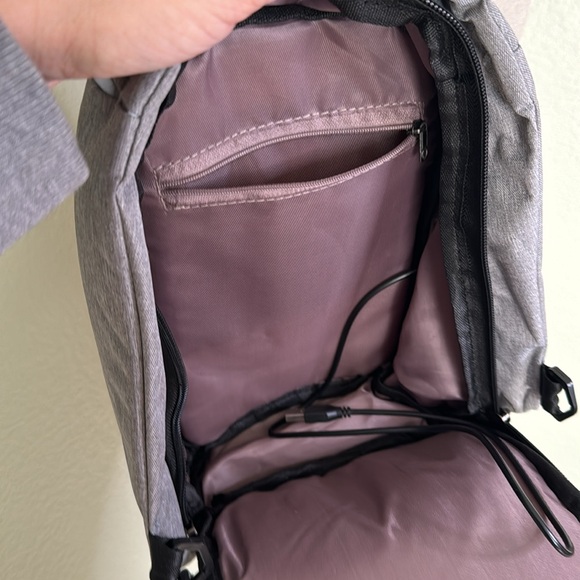 NWOT Sling Shoulder Backpack with USB Charging Port - Picture 6 of 10